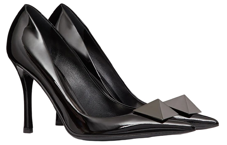 Valentino Garavani One Stud 100mm Patent-leather Pumps купить в интернет-магазине Yoocart с быстрой доставкой по России.