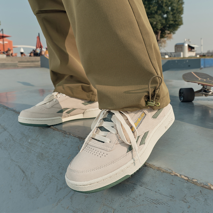 Reebok Club C Revenge Trek Green Classic Yellow Bone купить в интернет-магазине Yoocart с быстрой доставкой по России.