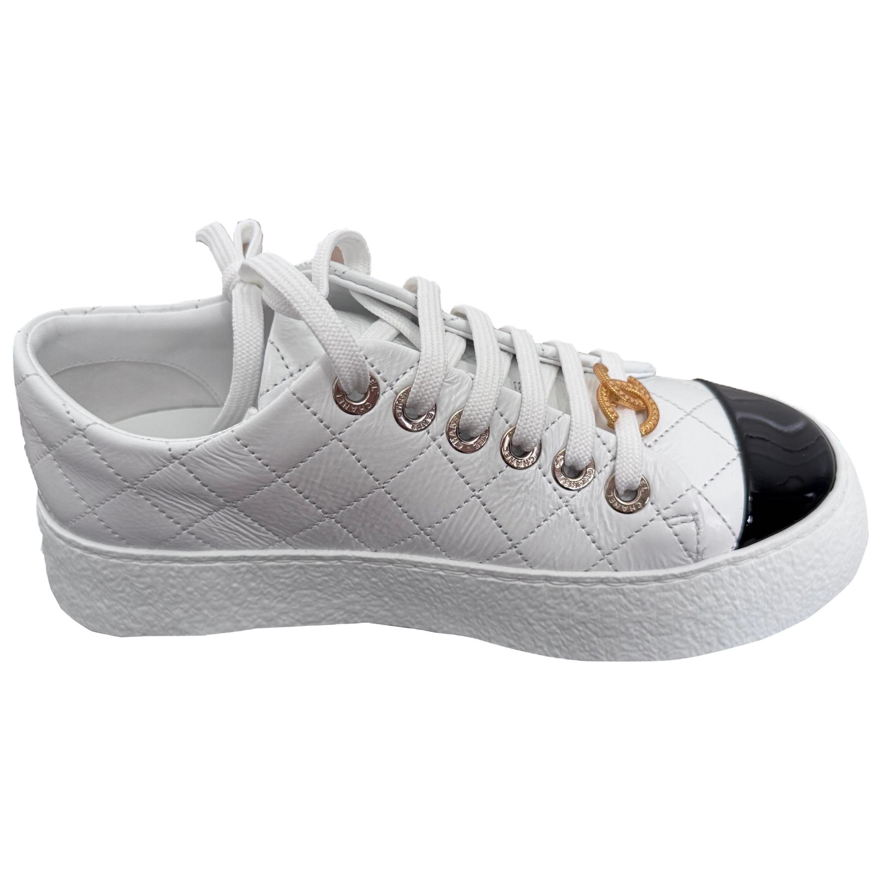 CHANEL 25A Low Top Skateboard Shoes Women's White