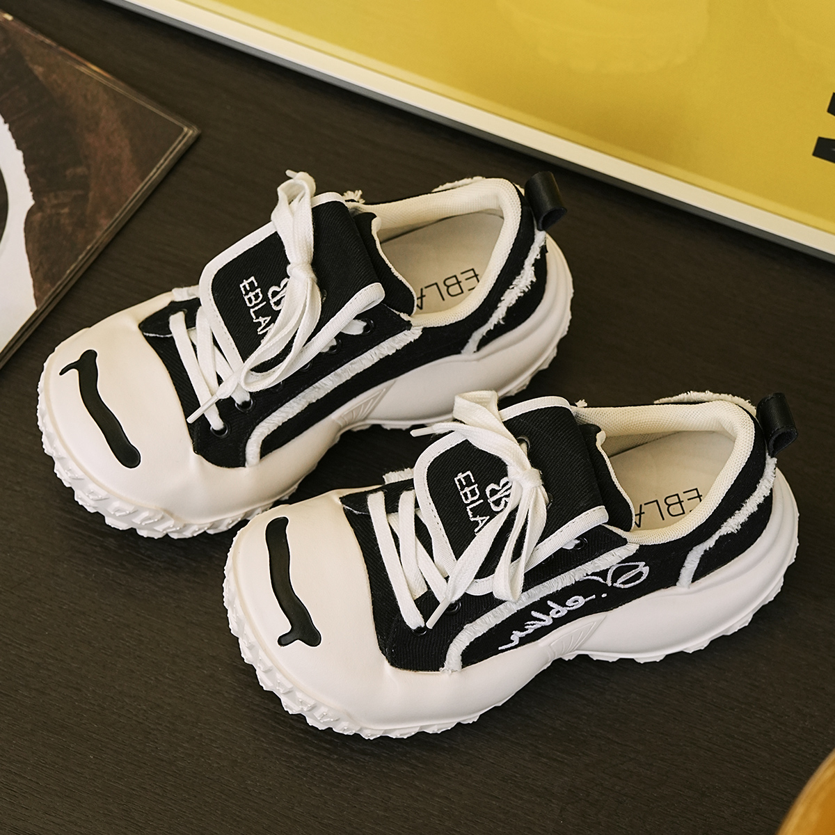 EBLAN Casual Shoes Women's Low top Red купить в интернет-магазине Yoocart с быстрой доставкой по России.