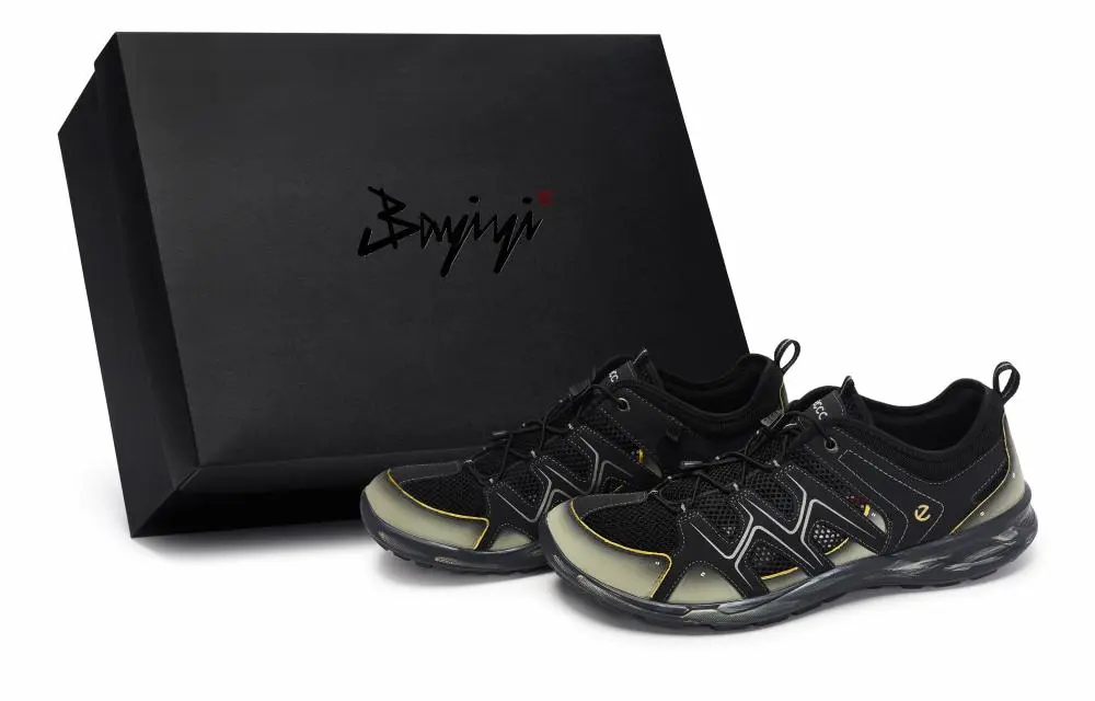 Ecco 811 Manufacturing, Reverse Battle Armed Low top Casual Shoes Men's Black Gold