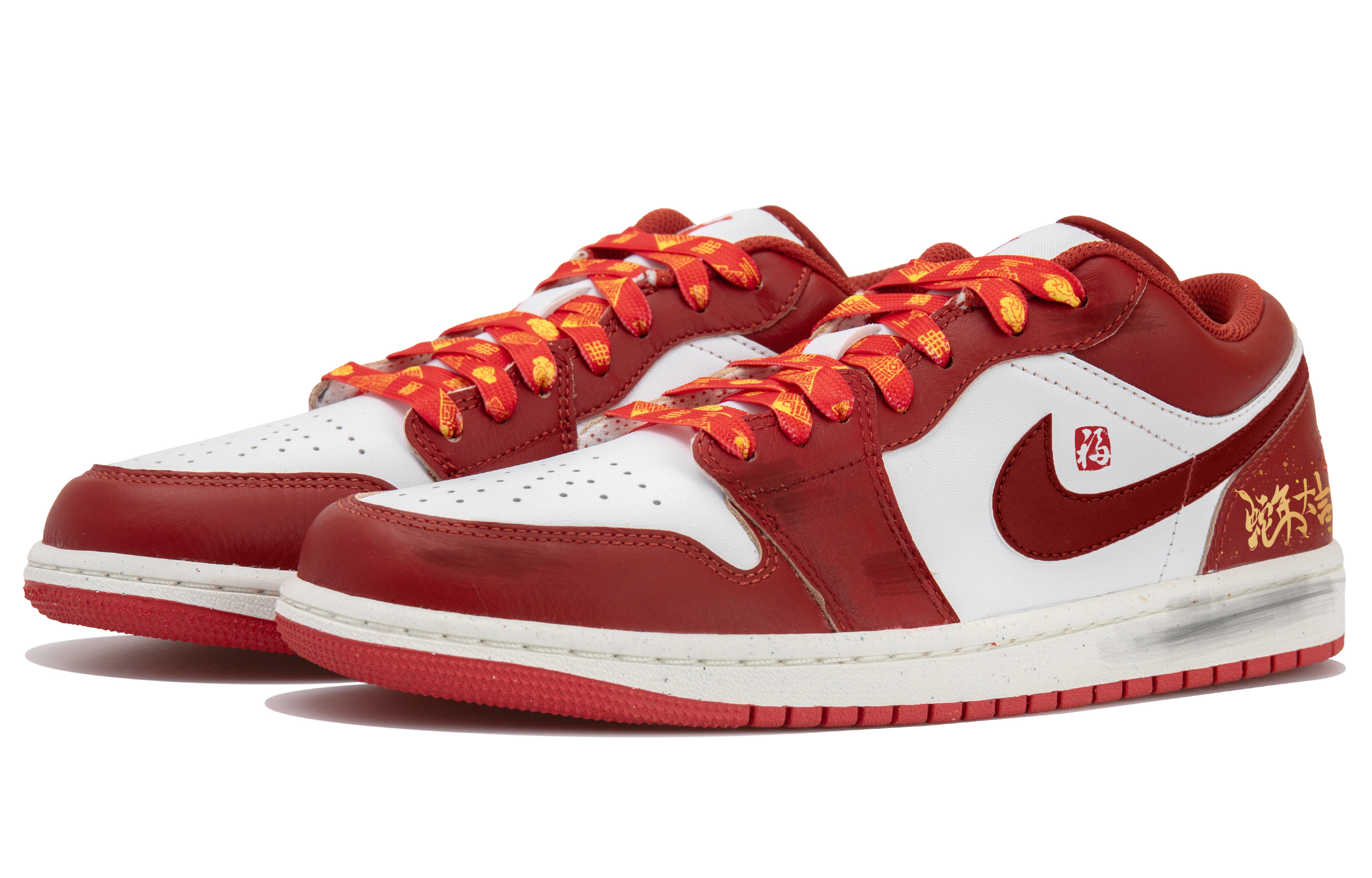 Jordan Air Jordan 1 Low Top Basketball Shoes Men's White Gold Red купить в интернет-магазине Yoocart с быстрой доставкой по России.
