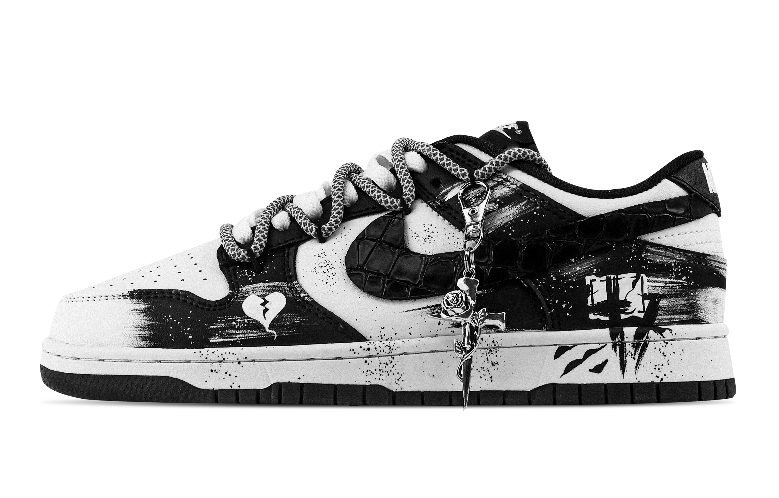 Nike Dunk Crushed Heart Slip Resistant Abrasion Resistant Low top Skateboard Shoes Unisex Black White