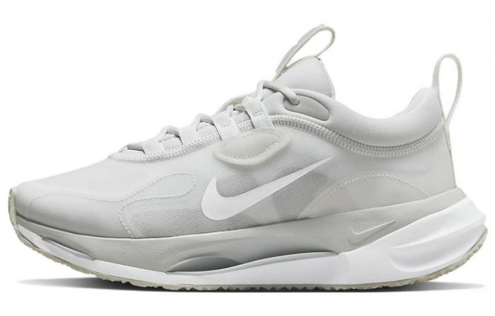 NIKE Беговые кроссовки с низким верхом для женщин