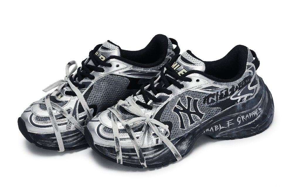 MLB New York Yankees Anti Slip Wear Resistant Low Top Running Shoes Unisex Black Gray Silver