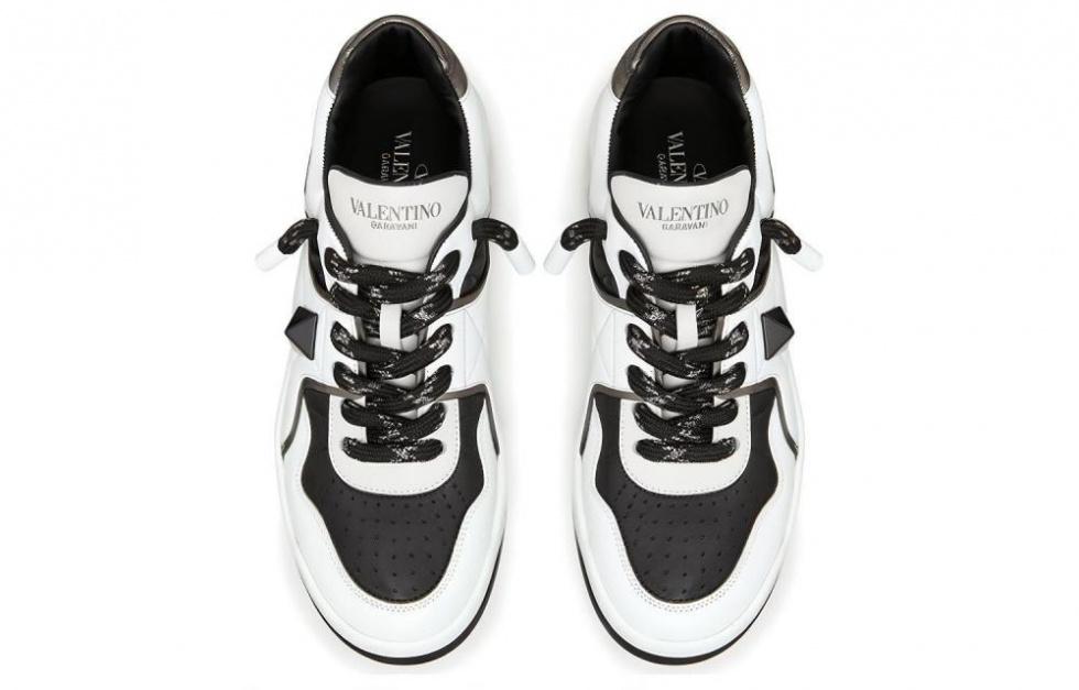 Valentino Garavani One Stud Xl Lace Up Sneakers купить в интернет-магазине Yoocart с быстрой доставкой по России.