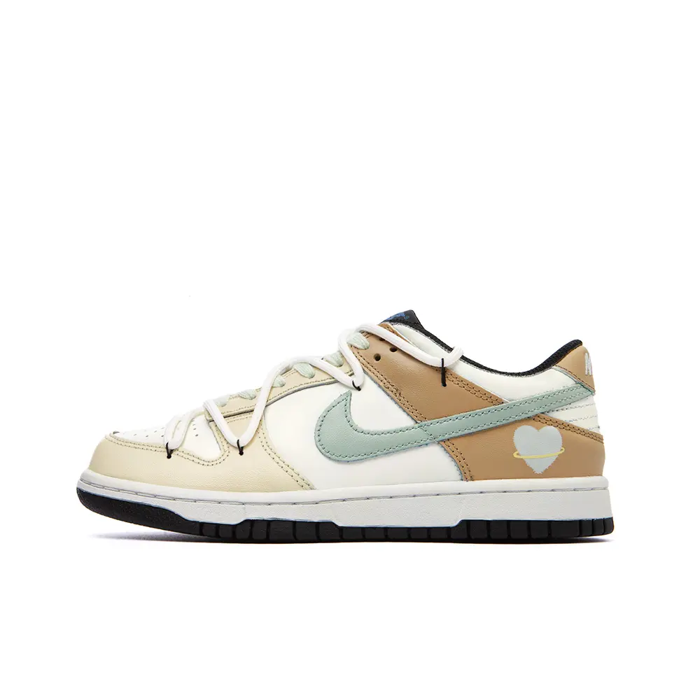 Nike Dunk Lucky Star, Amber Slip Resistant, Abrasion Resistant, Lightweight Low top Skateboard Shoes Women's Blue Brown