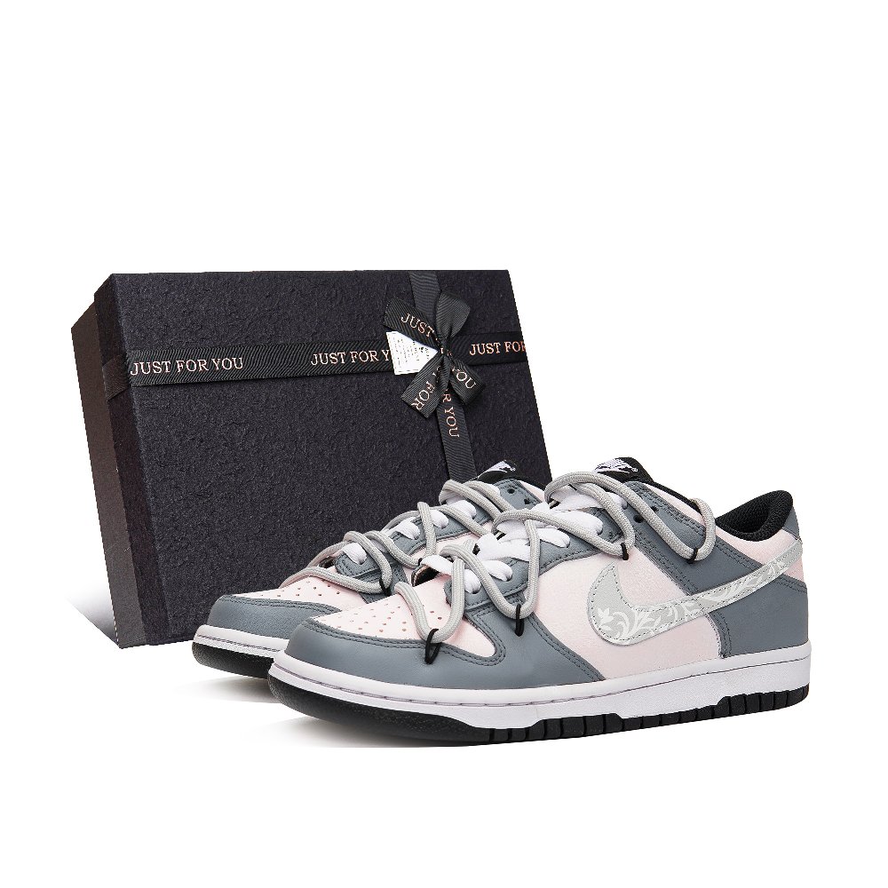 Nike Dunk Skateboard Shoes Women's Low-Top Gray Pink