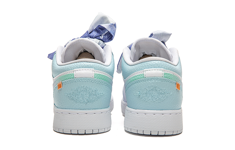 Jordan Air Jordan 1 Low Slip Resistant Abrasion Resistant Low Top Vintage Basketball Shoes GS Glacier Blue купить в интернет-магазине Yoocart с быстрой доставкой по России.
