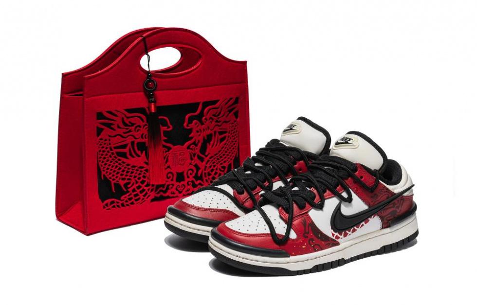 Nike Dunk Low-Top Skateboard Shoes Women's Black Red