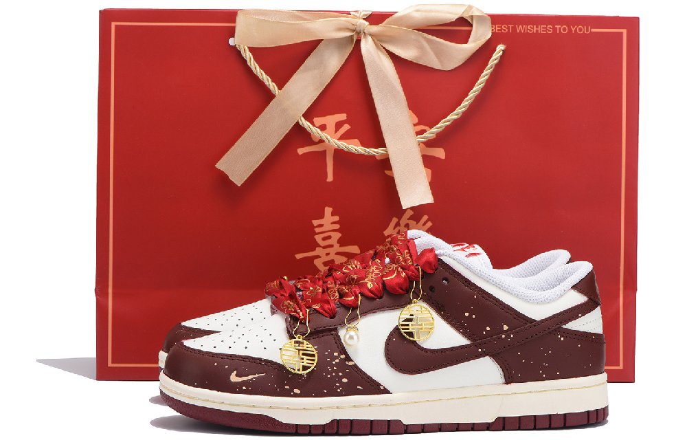 Nike Dunk Anti-Slip Wear-Resistant Low-Top Skateboard Shoes Women's Red White
