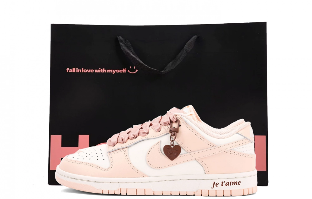 Nike Dunk Wrapping, Wear Resistant And Non Slip Low top Skateboard Shoes Women's White Pink