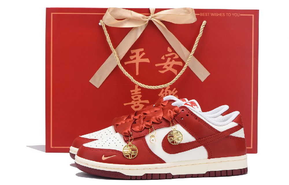Nike Dunk Anti-Slip Wear-Resistant Low-Top Skateboard Shoes Women's White Red