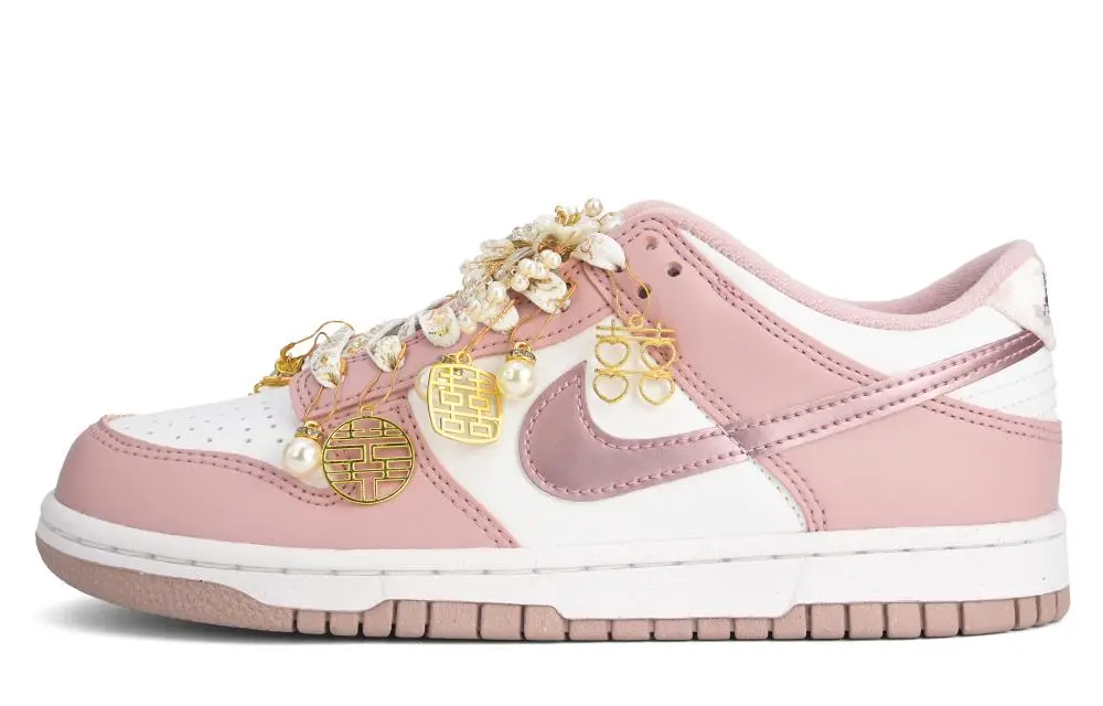 Nike Dunk Pink Velvet GS Wedding Shoes Abrasion Resistant Low Top Skateboard Shoes Women's Cherry Blossom Pink