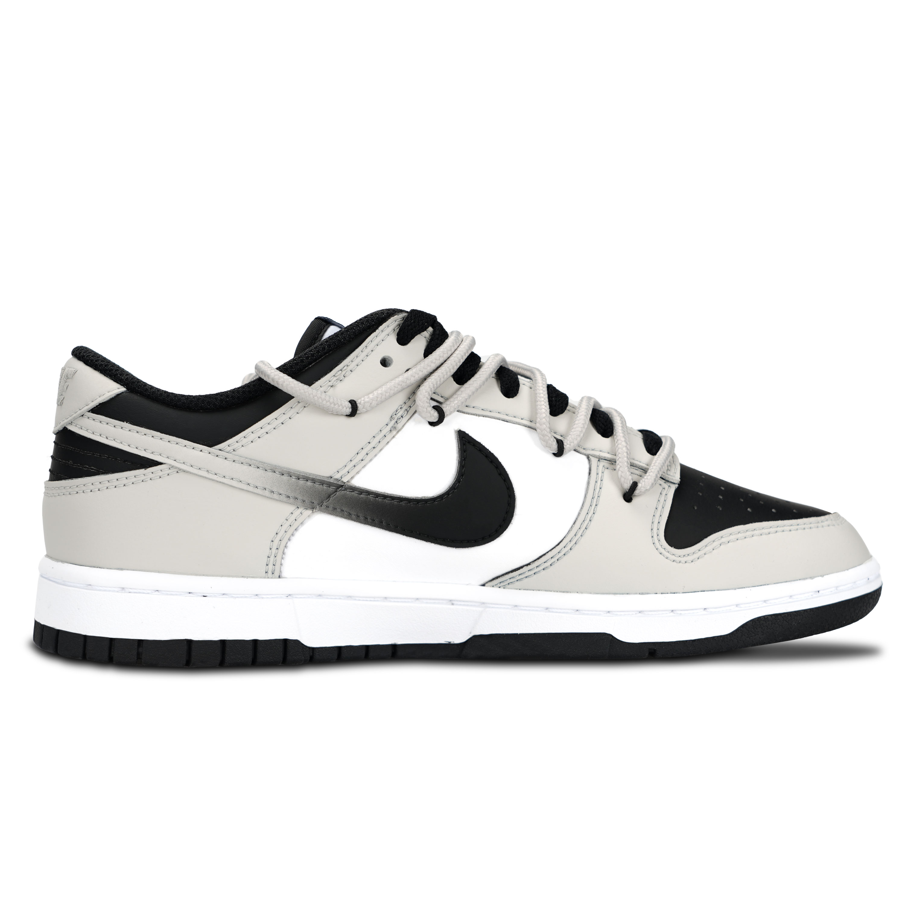 Nike Dunk Black White, Soaring Through Clouds Anti Slip Wear Resistant Low Top Skateboard Shoes Unisex Black White купить в интернет-магазине Yoocart с быстрой доставкой по России.