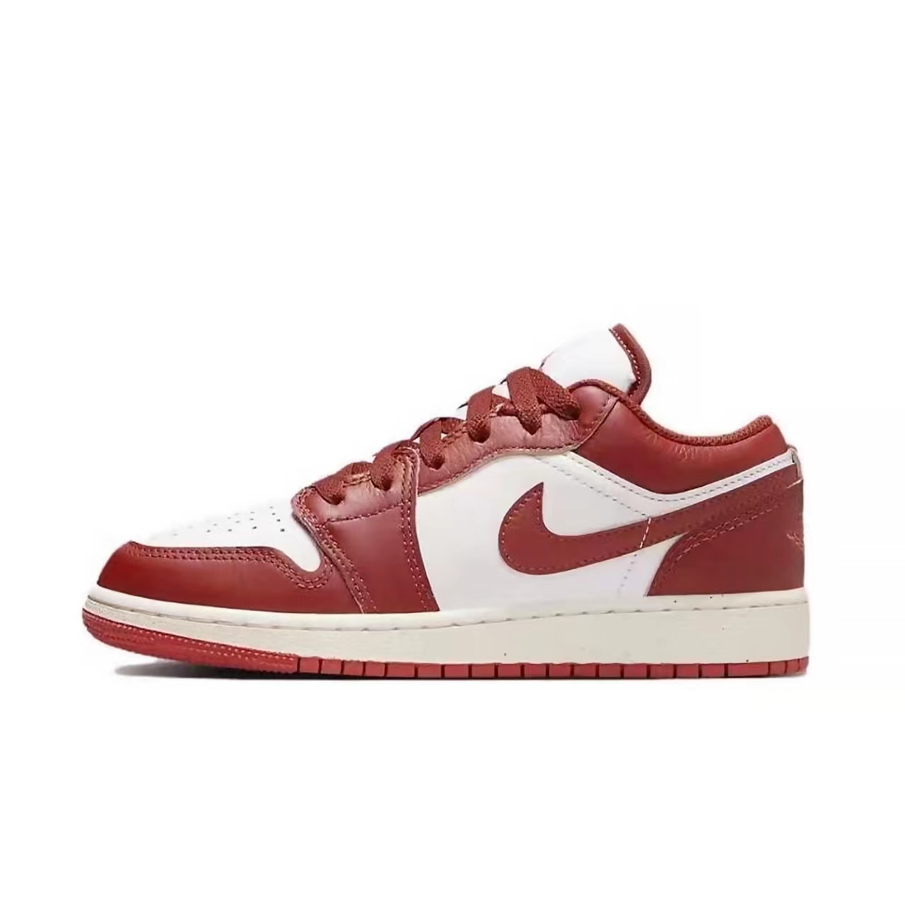 Jordan Air Jordan 1 Red Beauty Crow Shoes 88 Abrasion Resistant Low top Skateboard Shoes Women's Red White купить в интернет-магазине Yoocart с быстрой доставкой по России.