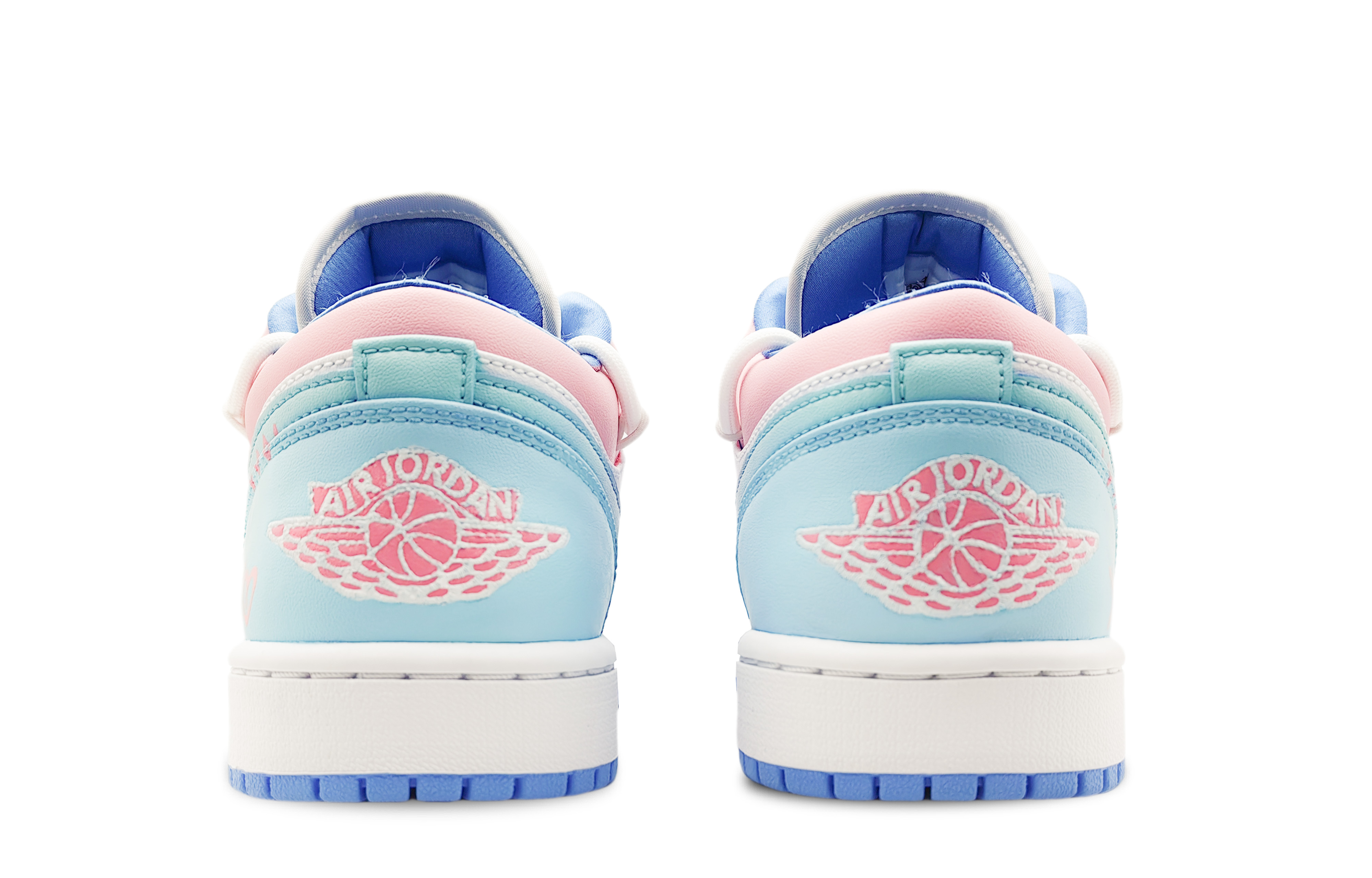 Jordan Air Jordan 1 Cushioning Anti-Slip And Wear-Resistant Low-Top Vintage Basketball Shoes Women's White Blue купить в интернет-магазине Yoocart с быстрой доставкой по России.