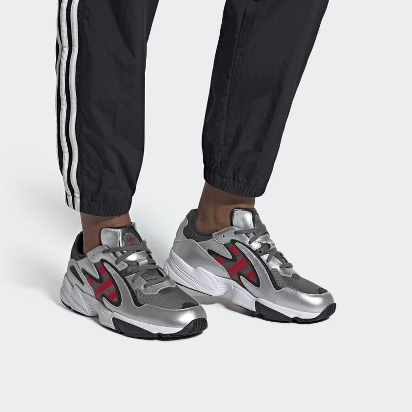 Adidas Yung 96 Chasm Silver Metallic Scarlet купить в интернет-магазине Yoocart с быстрой доставкой по России.