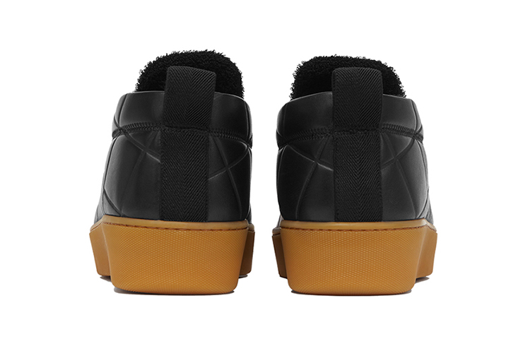 Bottega Veneta Quilt Stylish Skateboarding Shoes Men's Black купить в интернет-магазине Yoocart с быстрой доставкой по России.
