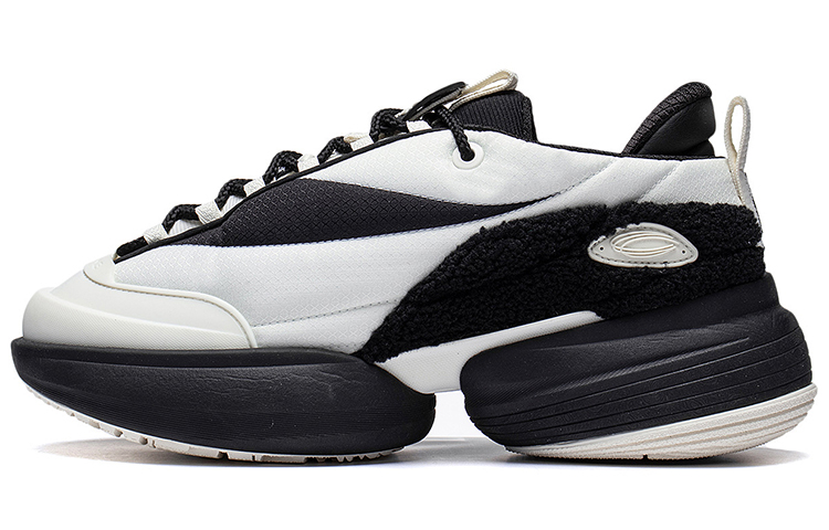 LiNing CF Tracing Collection, Ultra Distance V2 Low Top Sports Casual Shoes Unisex White Black