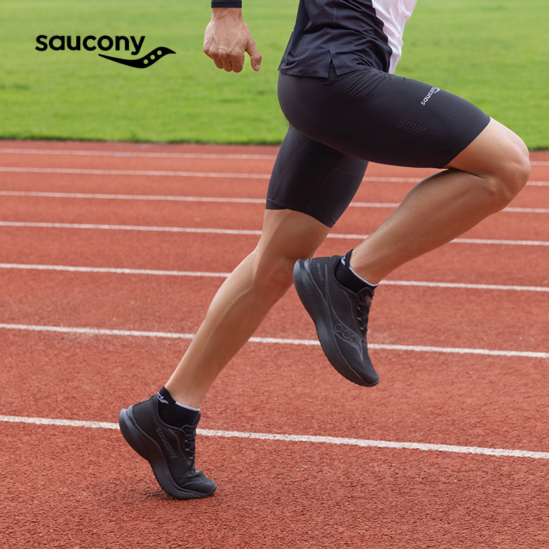 Saucony Kinvara 15 Triple Black купить в интернет-магазине Yoocart с быстрой доставкой по России.