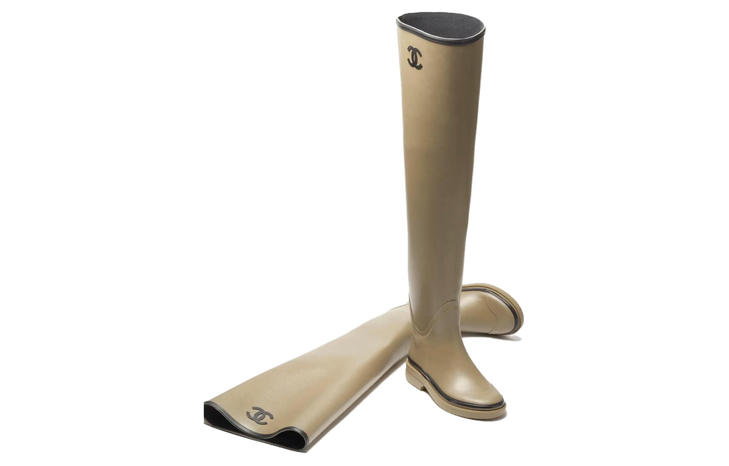 CHANEL Thigh High Rubber Rain Boots Dark Beige Women's купить в интернет-магазине Yoocart с быстрой доставкой по России.