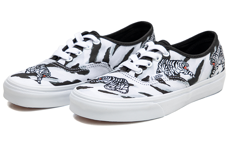 Vans Unisex Authentic Low Top Sneakers Black/White