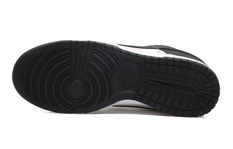 Nike Dunk Low Black Low top Skateboard Shoes GS Black White купить в интернет-магазине Yoocart с быстрой доставкой по России.