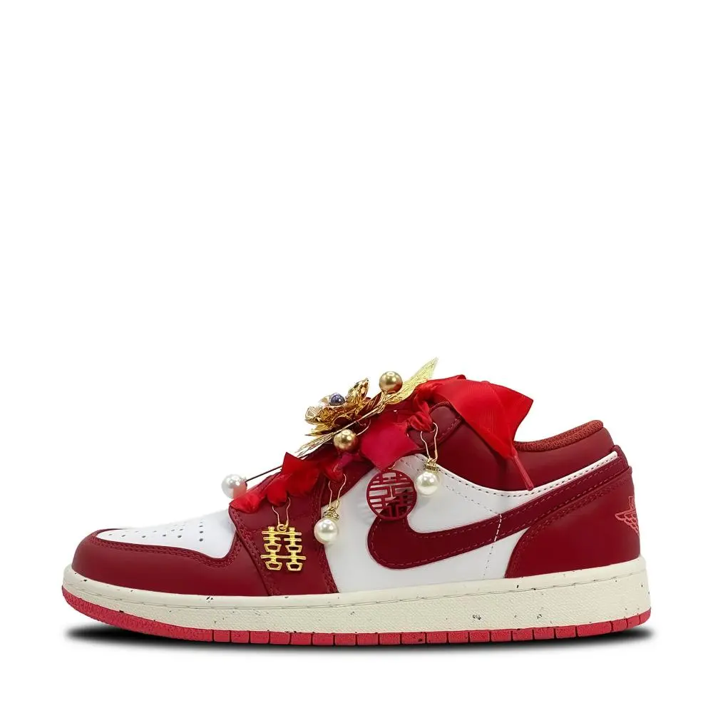 Jordan Air Jordan 1 Forming A Perfect Match Abrasion Resistant Low top Vintage Basketball Shoes Women's Red