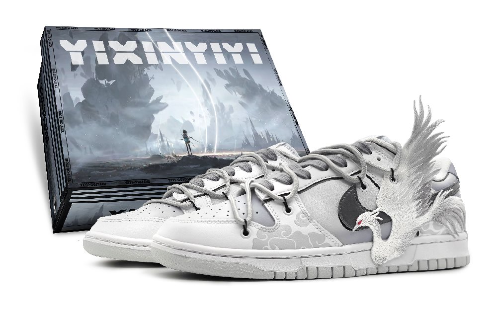 Nike Dunk Low-Top Skateboard Shoes Women's Gray White