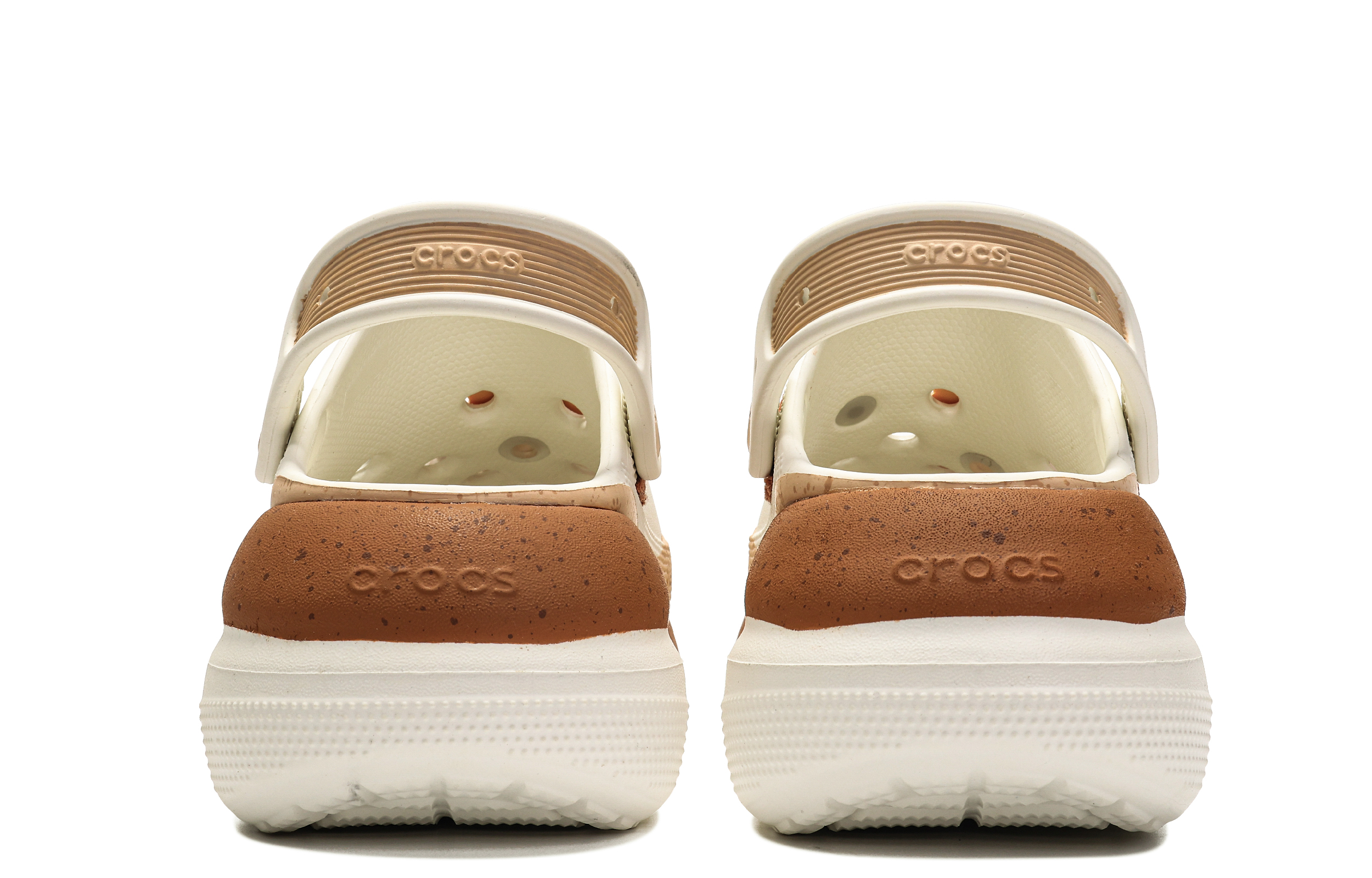 Crocs Classic Clog Free Panda Cocoa Beans Clogs Unisex Coffee Brown купить в интернет-магазине Yoocart с быстрой доставкой по России.