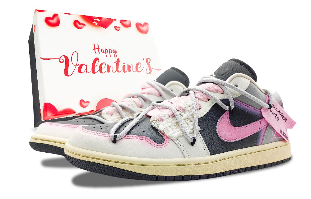 Jordan Air Jordan 1 Durable Breathable Low-Top Vintage Basketball Shoes Women's Black Pink