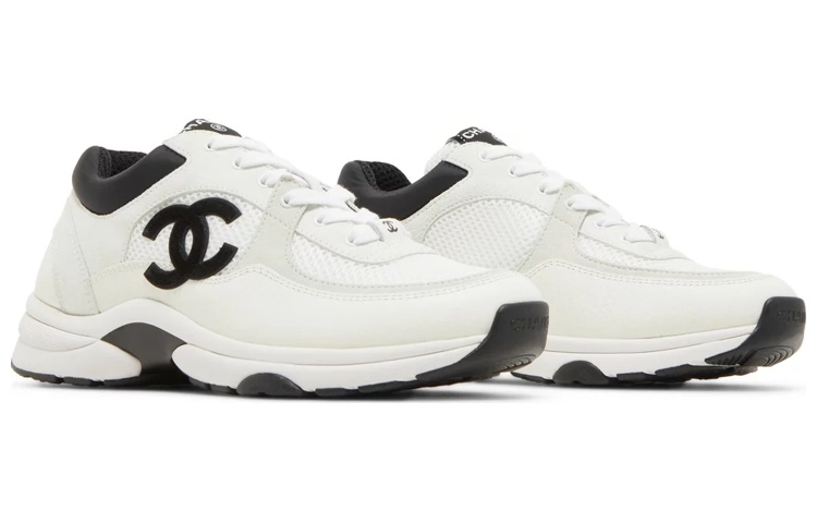 Chanel Wmns Cc Logo Sneaker 'White Black' Women's купить в интернет-магазине Yoocart с быстрой доставкой по России.