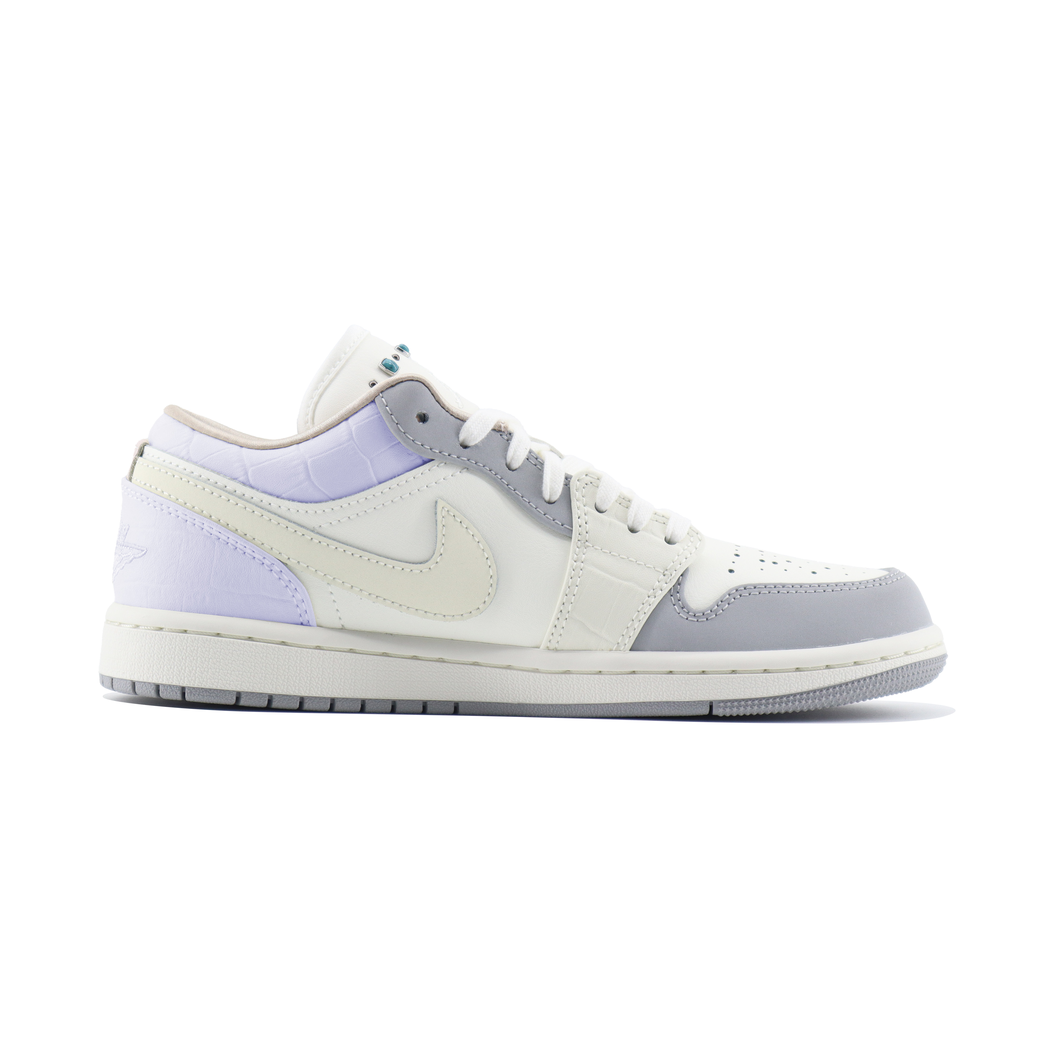 Jordan Air Jordan 1 Creative Art Abrasion Resistant Low Top Vintage Basketball Shoes Women's White Purple купить в интернет-магазине Yoocart с быстрой доставкой по России.