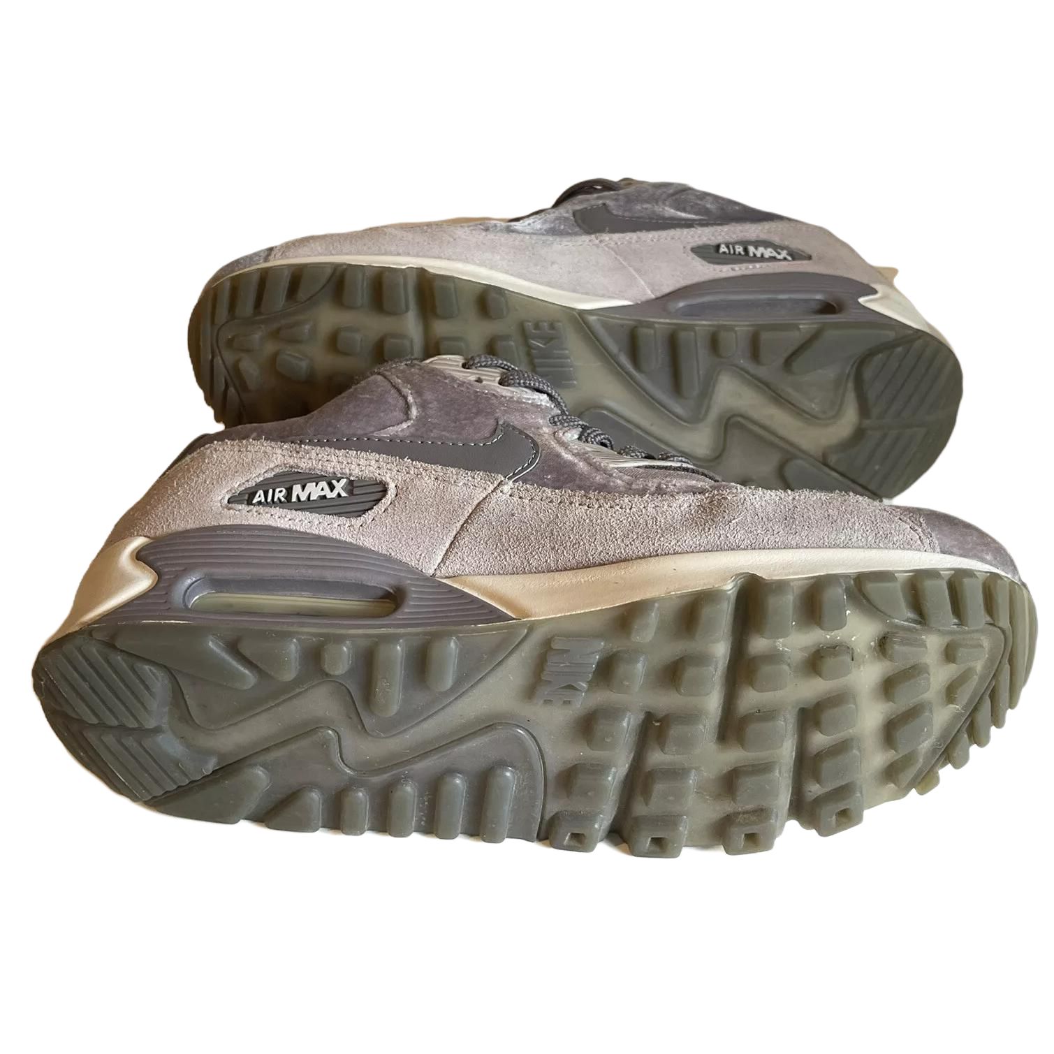 Nike Air Max 90 Velvet Gunsmoke Women's купить в интернет-магазине Yoocart с быстрой доставкой по России.