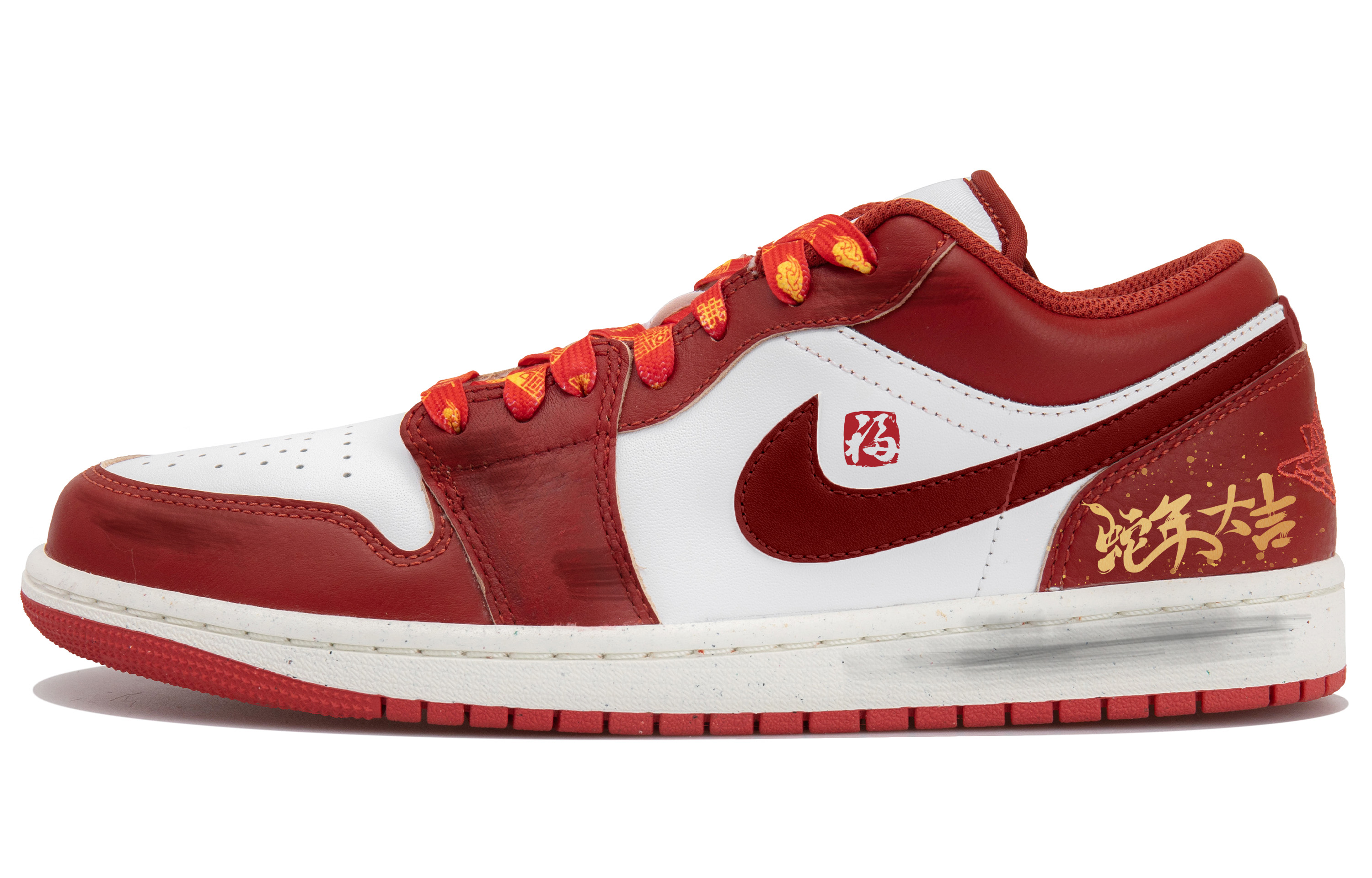 Jordan Air Jordan 1 Low Top Basketball Shoes Men's White Gold Red купить в интернет-магазине Yoocart с быстрой доставкой по России.