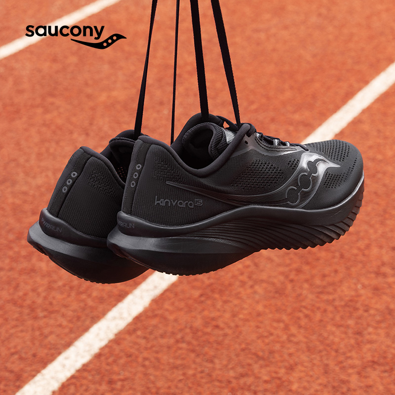 Saucony Kinvara 15 Triple Black купить в интернет-магазине Yoocart с быстрой доставкой по России.