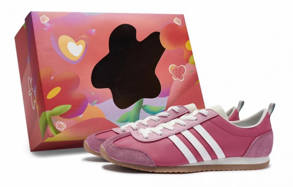 Adidas VS JOG 2.0 811 Manufacturing Strawberry Bear Low-Top Casual Shoes Unisex Pink White