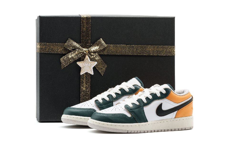 Jordan Air Jordan 1 Anti Slip Wear Resistant Low Top Vintage Basketball Shoes Unisex Green White Yellow