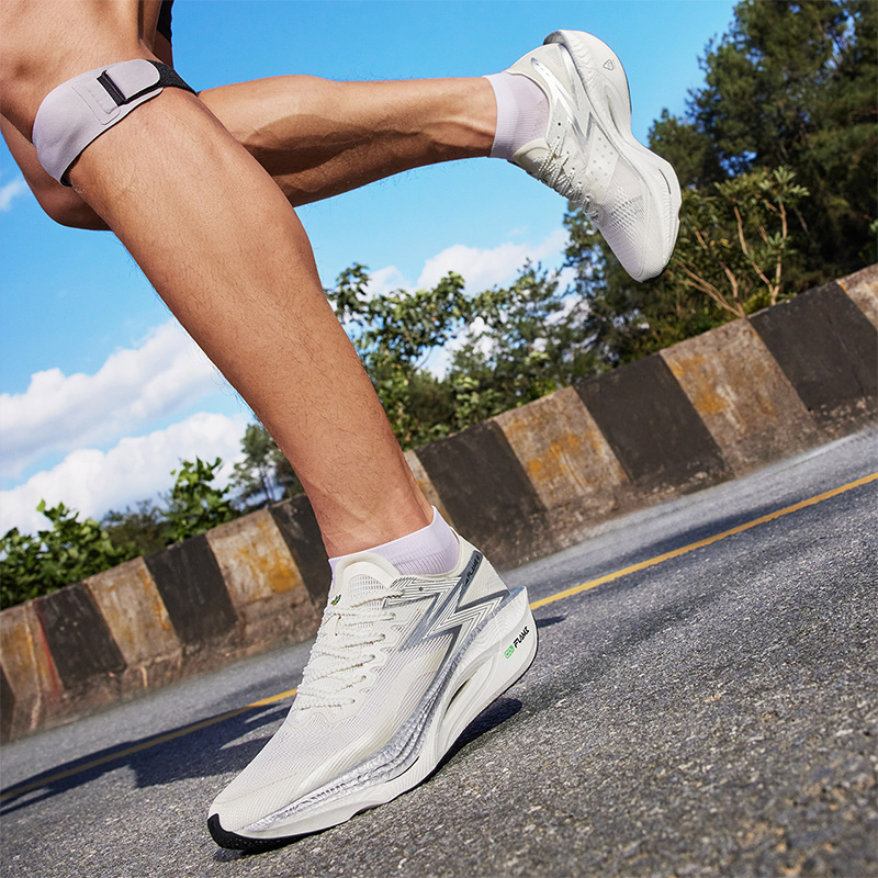 361° Fly Burn 3 Anti-Slip And Wear-Resistant Breathable Low-Top Running Shoes Unisex Silver White купить в интернет-магазине Yoocart с быстрой доставкой по России.