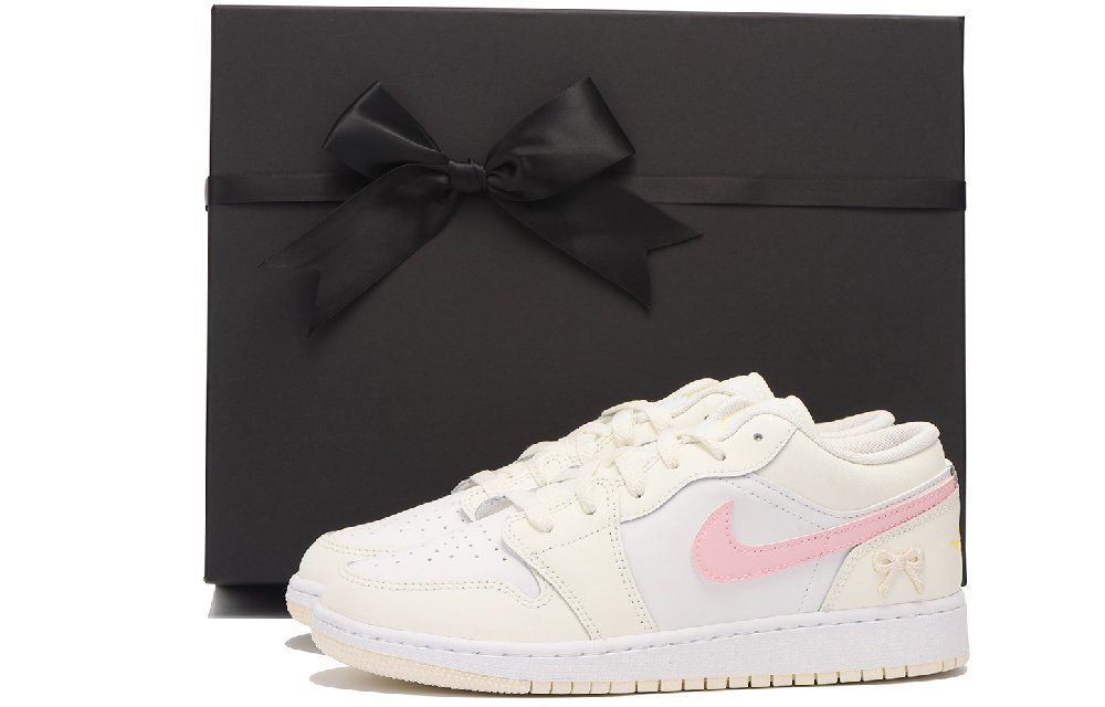 Jordan Air Jordan 1 Slip-Resistant Low-Top Vintage Basketball Shoes GS Yellow Pink