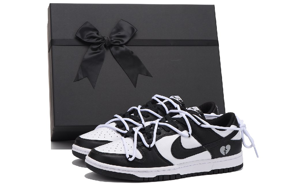 Nike Dunk Low Retro Low-Top Skateboard Shoes Men's Black White