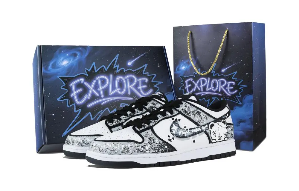 Nike Dunk Powerful Cute Boss Abrasion Resistant Low top Skateboard Shoes Unisex Black White