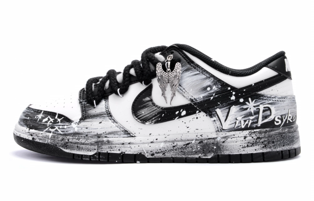 Nike Dunk Abrasion Resistant Low top Skateboard Shoes Unisex Black White