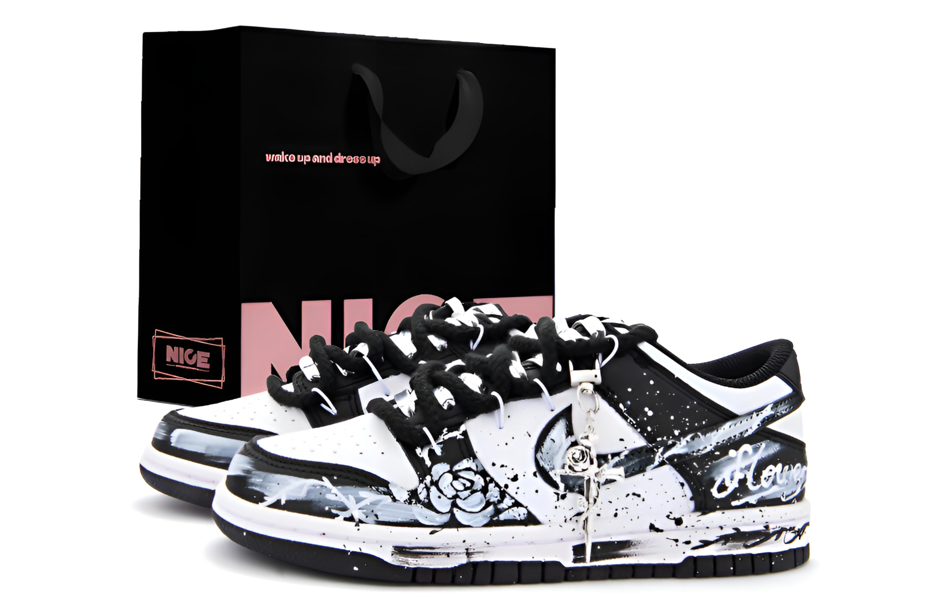 Nike Dunk Abrasion Resistant Breathable Low top Skateboard Shoes Unisex Black White