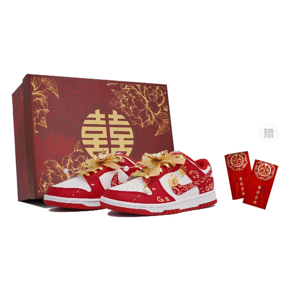 Nike Dunk Low Top Skateboard Shoes Women's Red