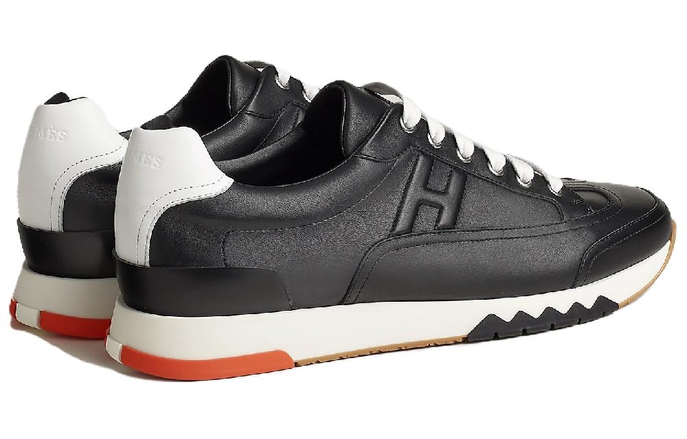 HERMES Trail Casual Shoes Men Low-Top Black