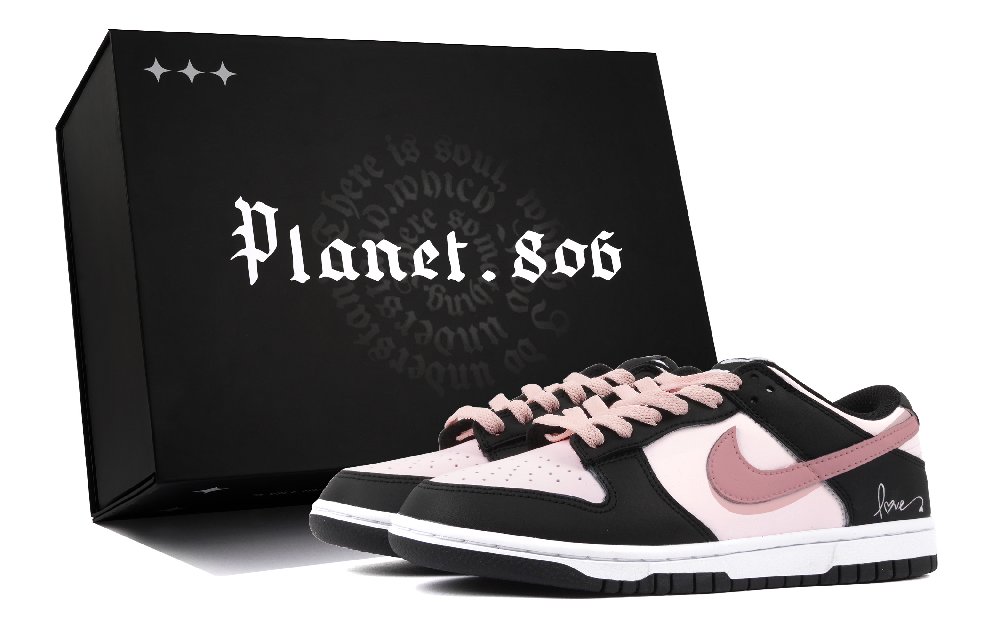 Nike Dunk Wear resistant And Lightweight Low Top Skateboard Shoes Unisex Pink