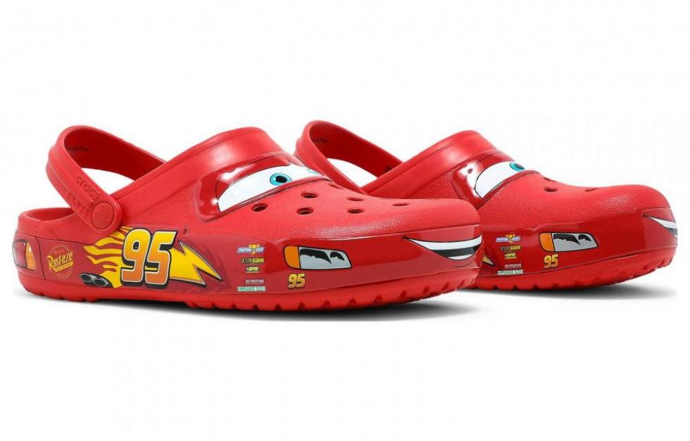 Crocs Cars X Classic Clog 'Lightning McQueen' купить в интернет-магазине Yoocart с быстрой доставкой по России.
