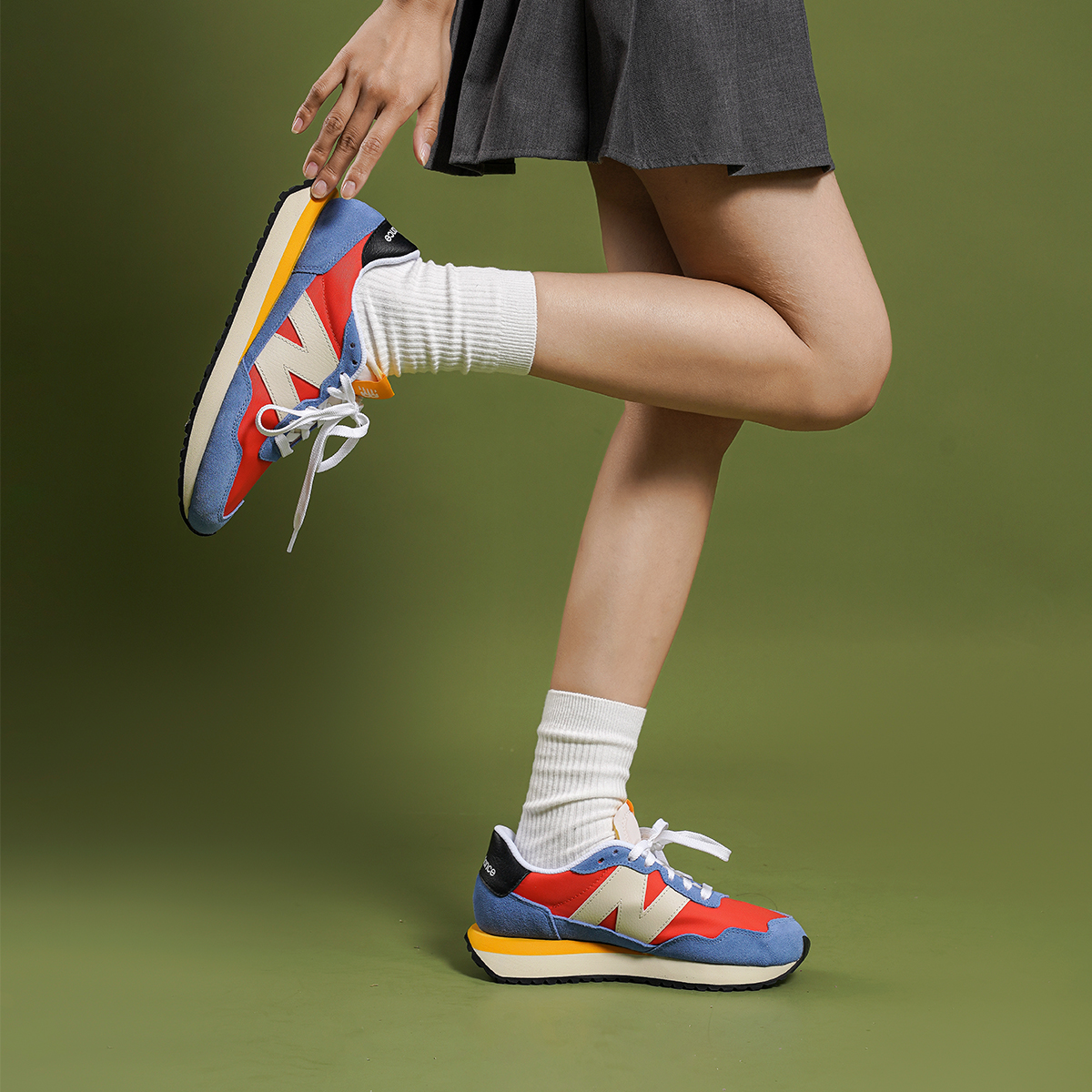 New Balance 237 'Blue Red Yellow' Women's купить в интернет-магазине Yoocart с быстрой доставкой по России.